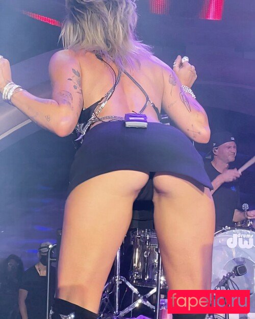 Miley Cyrus Nude Onlyfans Photo 22