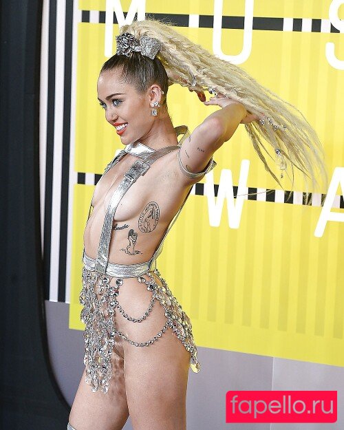 Miley Cyrus Nude Onlyfans Photo 3