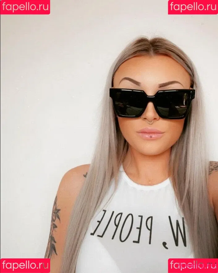 Sophie Skinner / https: / sophhh_22 Onlyfans Photo Gallery 