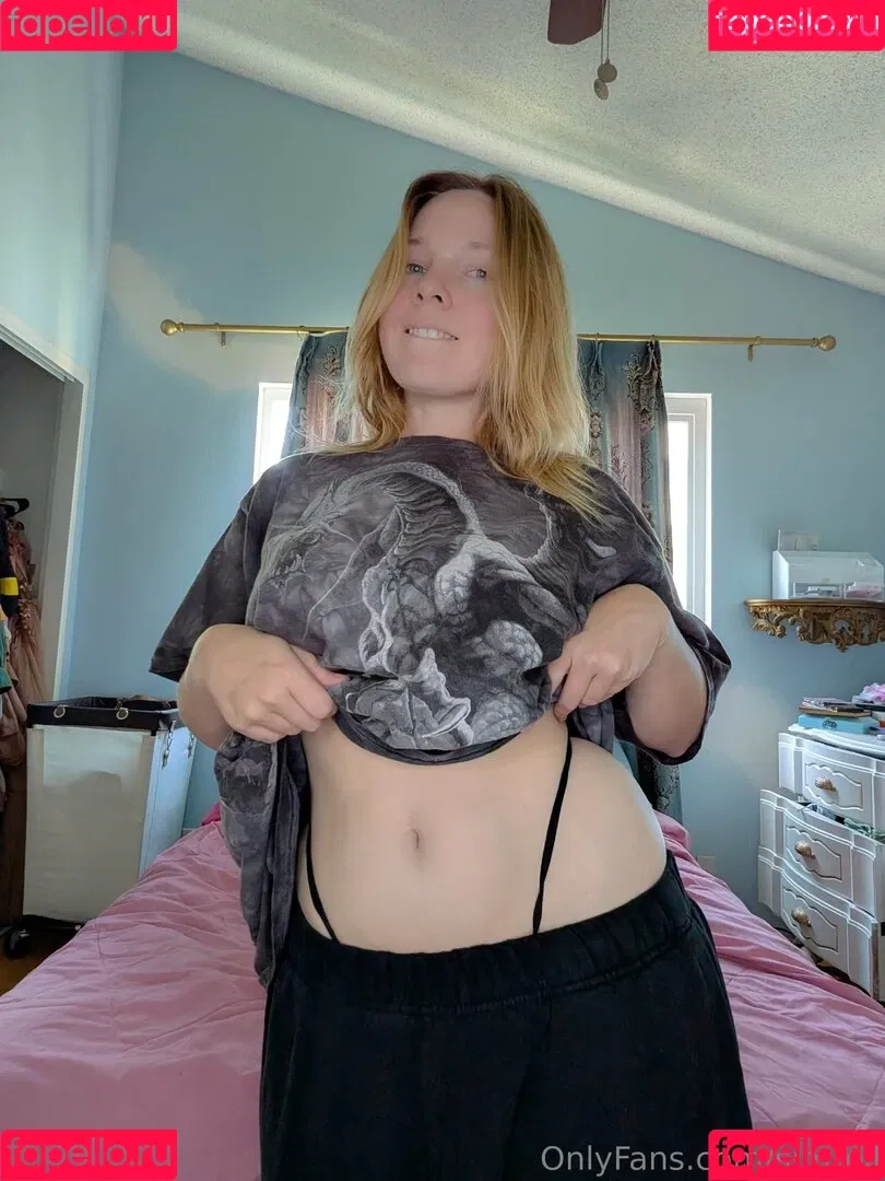 katiesimrell / simrell Onlyfans Photo Gallery 