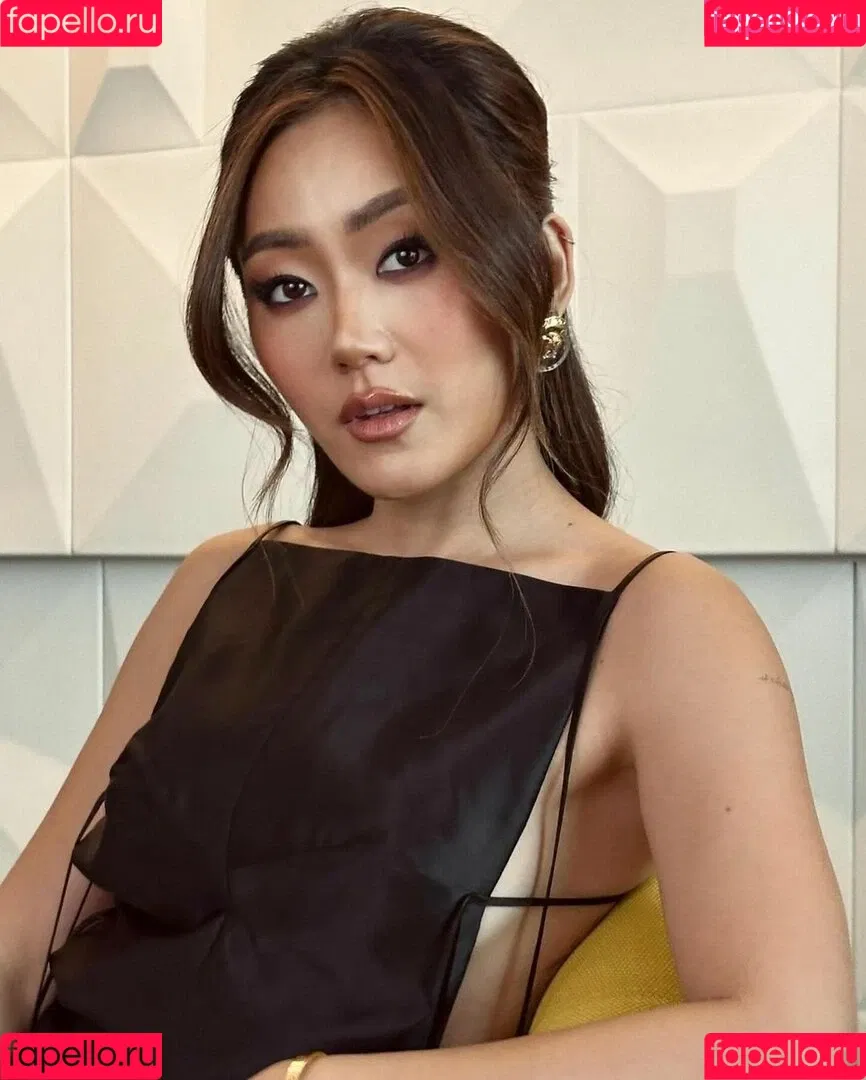 Karen Fukuhara / Kimiko / karenfukuhara Onlyfans Photo Gallery 