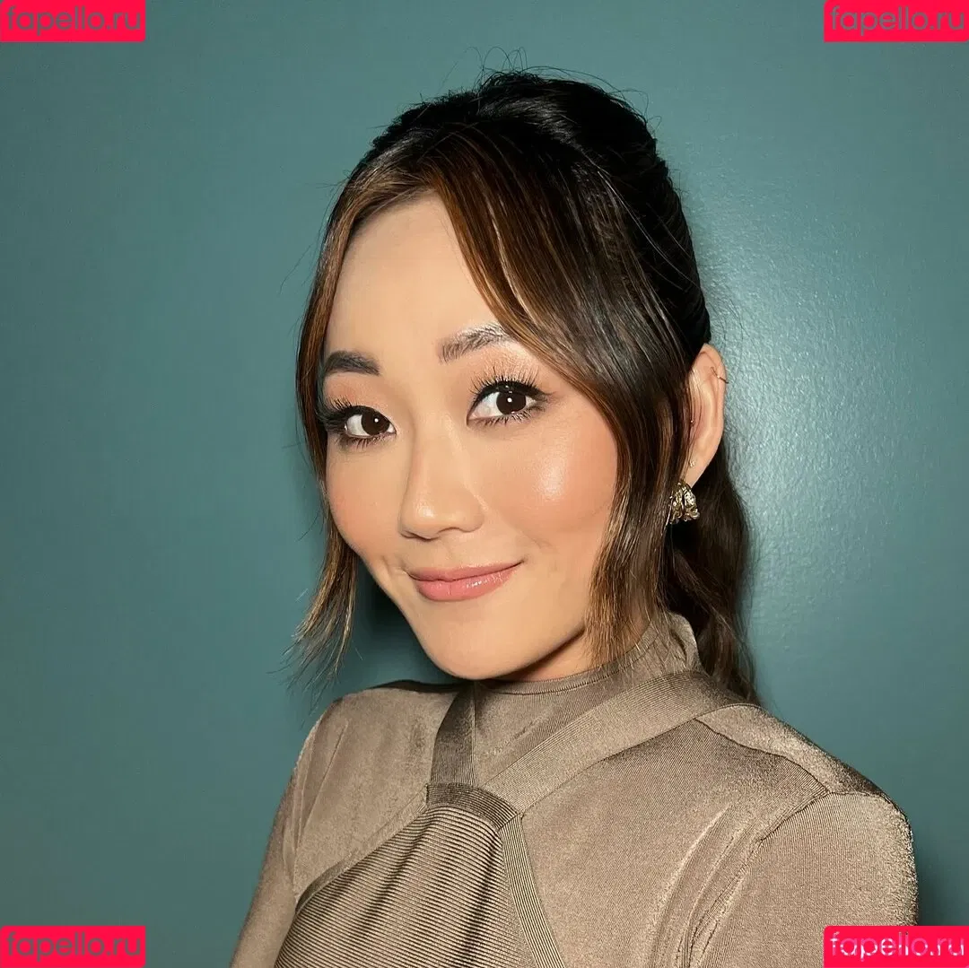 Karen Fukuhara / Kimiko / karenfukuhara Onlyfans Photo Gallery 