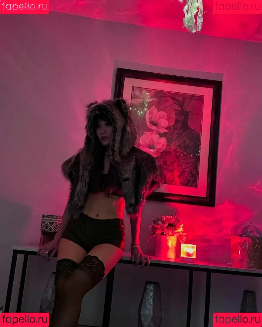 Karen Fukuhara / Kimiko / karenfukuhara Onlyfans Photo Gallery 