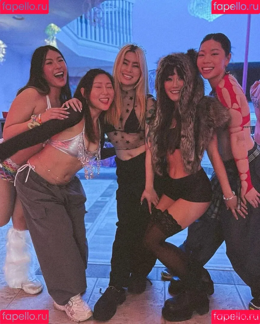 Karen Fukuhara / Kimiko / karenfukuhara Onlyfans Photo Gallery 
