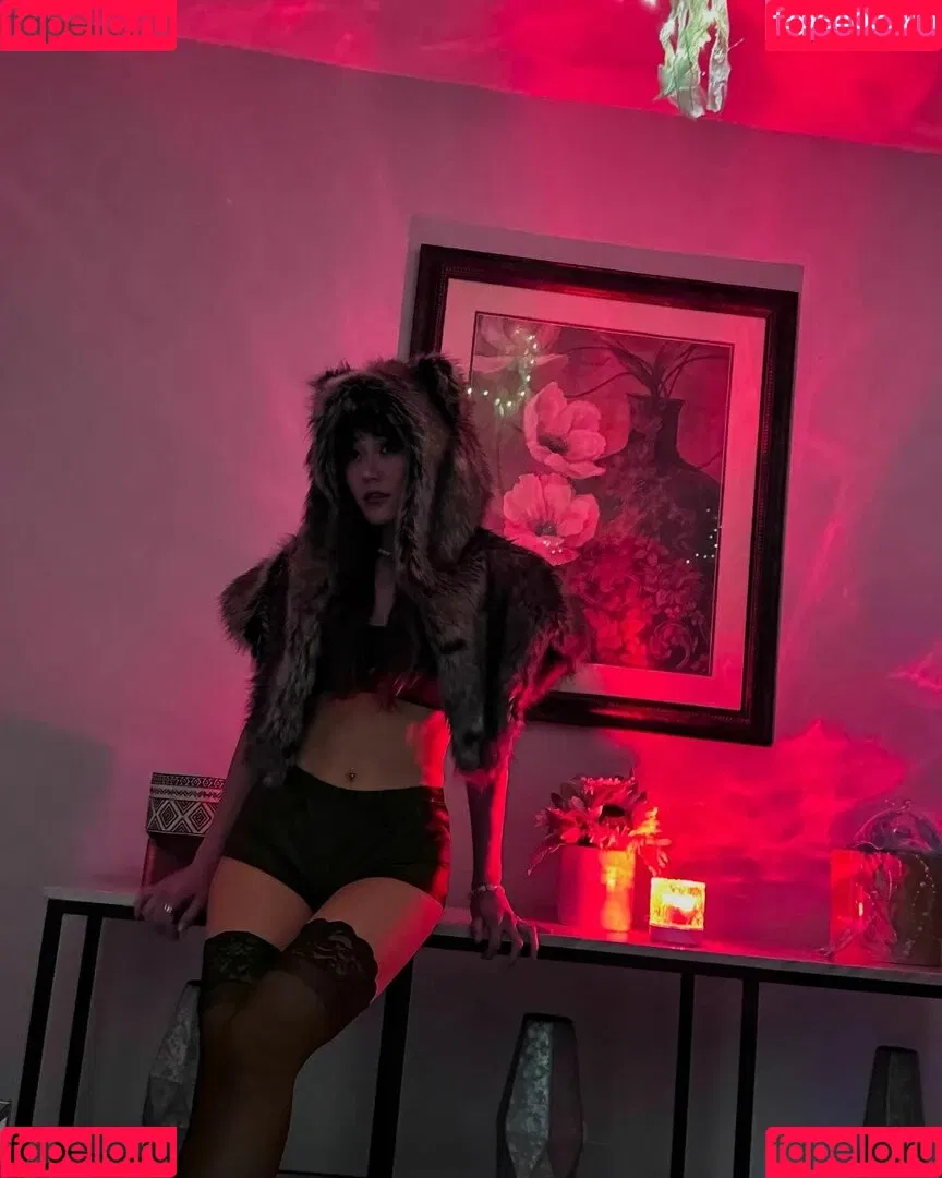 Karen Fukuhara / Kimiko / karenfukuhara Onlyfans Photo Gallery 