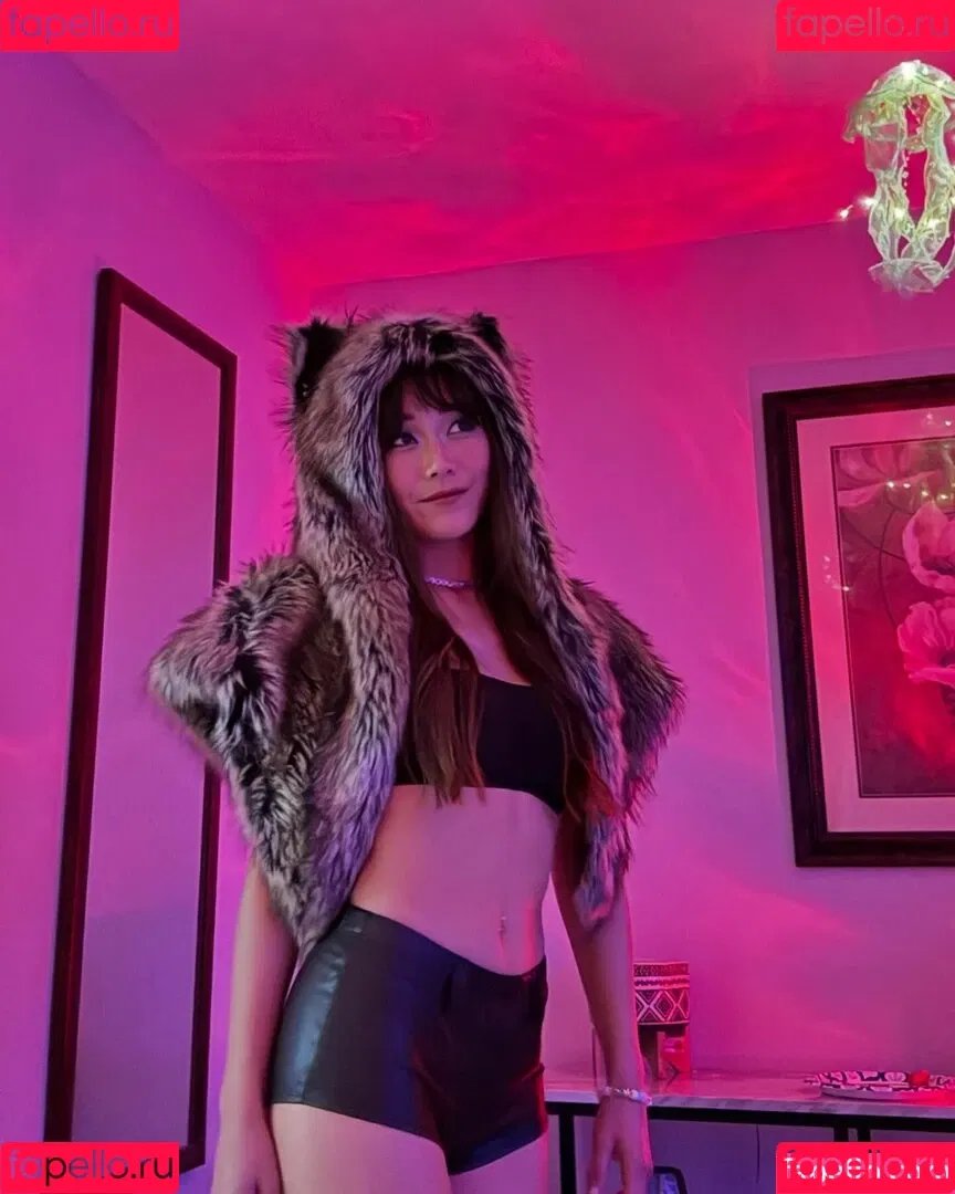 Karen Fukuhara / Kimiko / karenfukuhara Onlyfans Photo Gallery 
