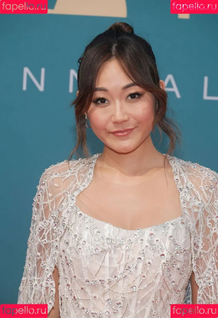 Karen Fukuhara / Kimiko / karenfukuhara Onlyfans Photo Gallery 