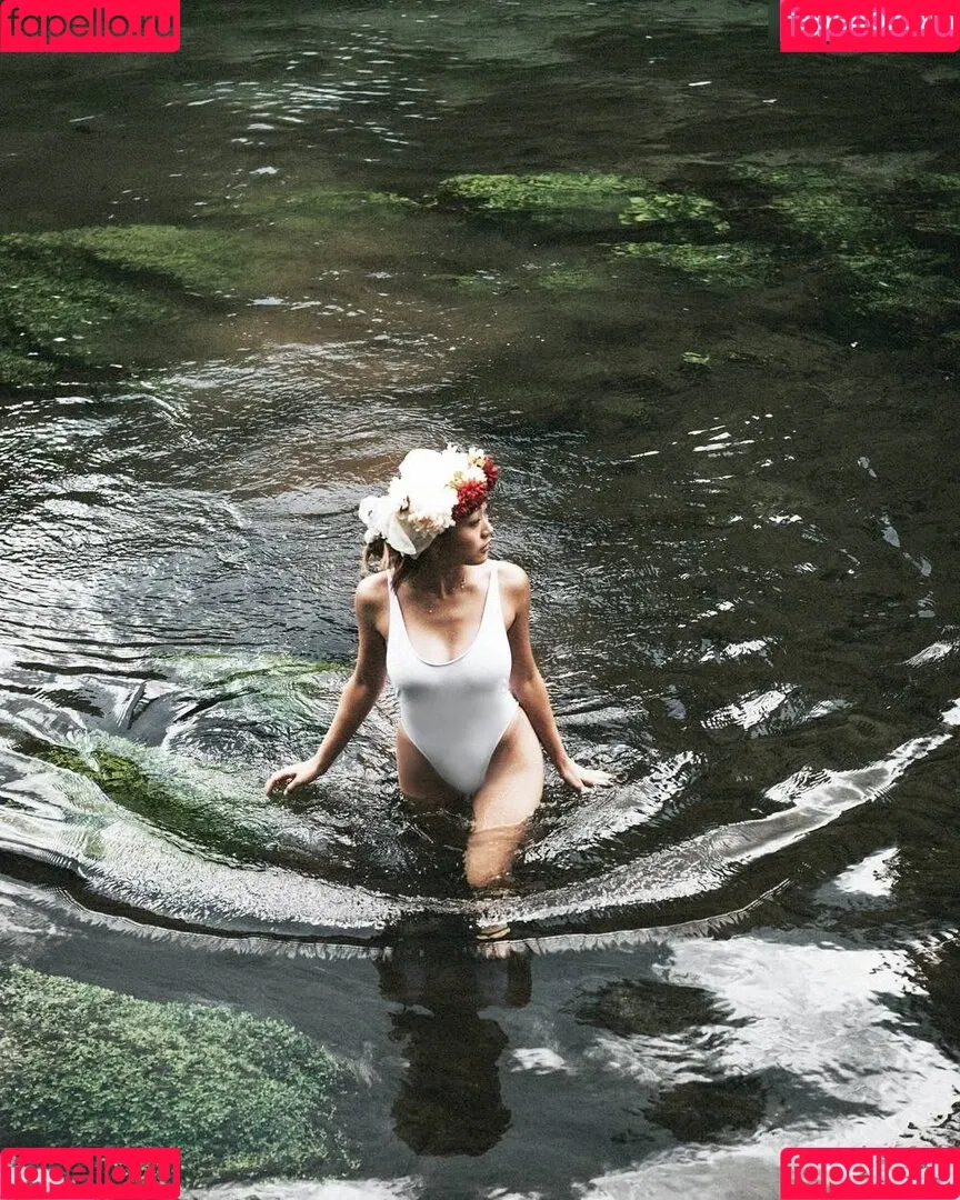 Karen Fukuhara / Kimiko / karenfukuhara Onlyfans Photo Gallery 