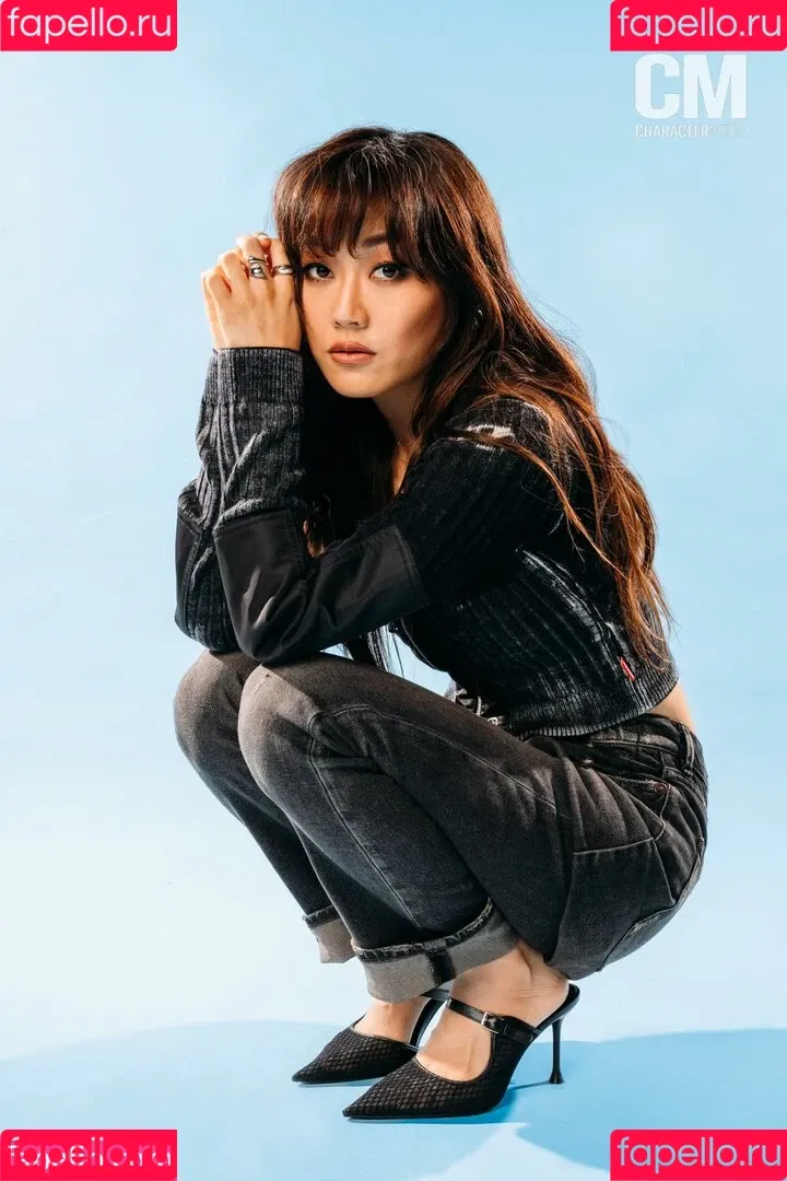 Karen Fukuhara / Kimiko / karenfukuhara Onlyfans Photo Gallery 
