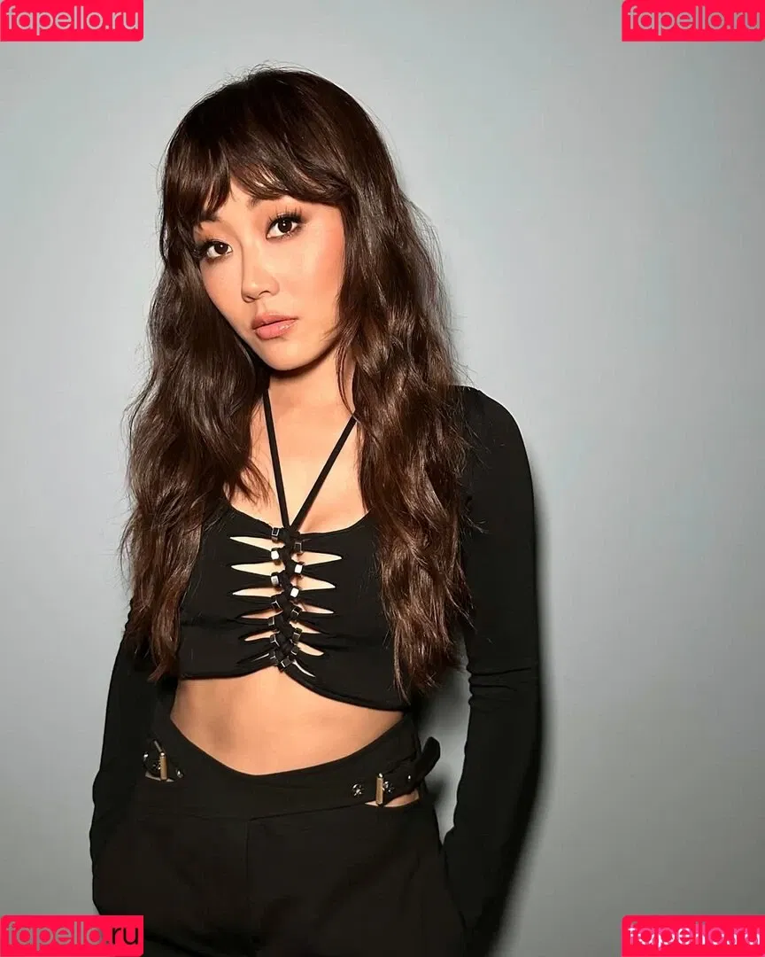 Karen Fukuhara / Kimiko / karenfukuhara Onlyfans Photo Gallery 
