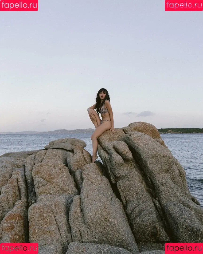 Karen Fukuhara / Kimiko / karenfukuhara Onlyfans Photo Gallery 