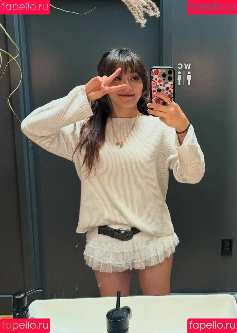 Karen Fukuhara / Kimiko / karenfukuhara Onlyfans Photo Gallery 