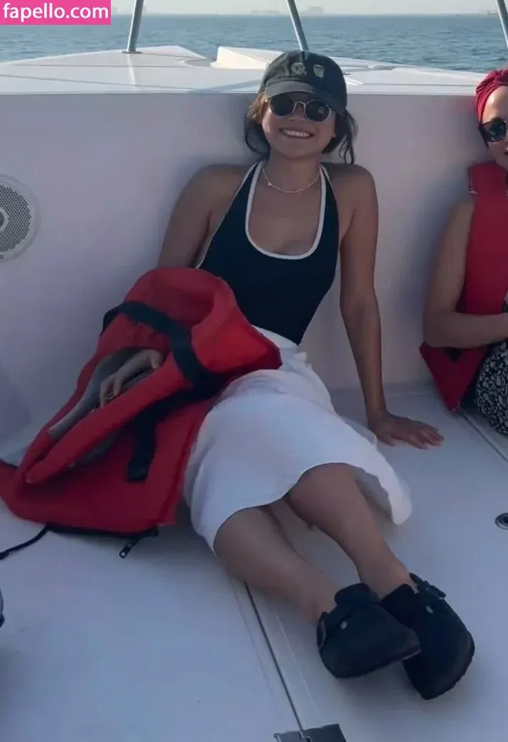 Karen Fukuhara / Kimiko / karenfukuhara Onlyfans Photo Gallery 