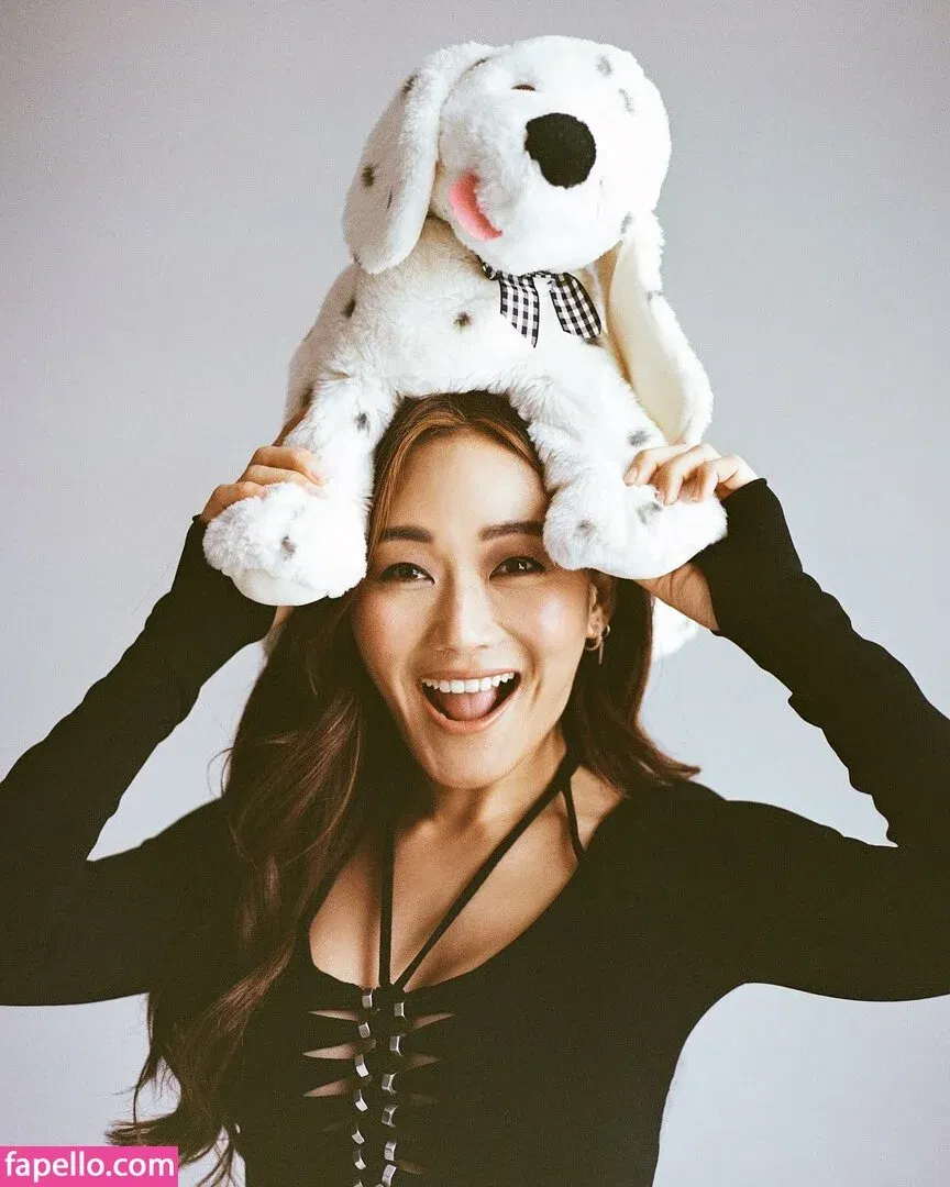 Karen Fukuhara / Kimiko / karenfukuhara Onlyfans Photo Gallery 