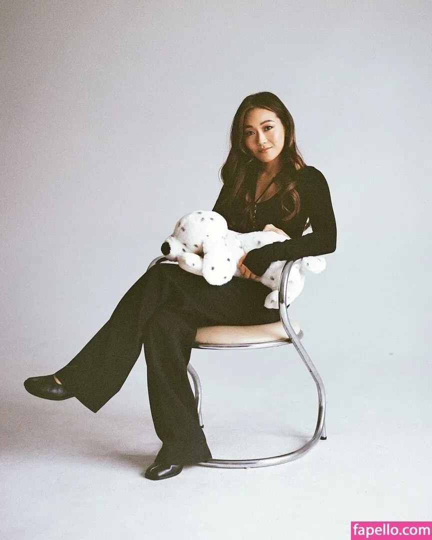 Karen Fukuhara / Kimiko / karenfukuhara Onlyfans Photo Gallery 