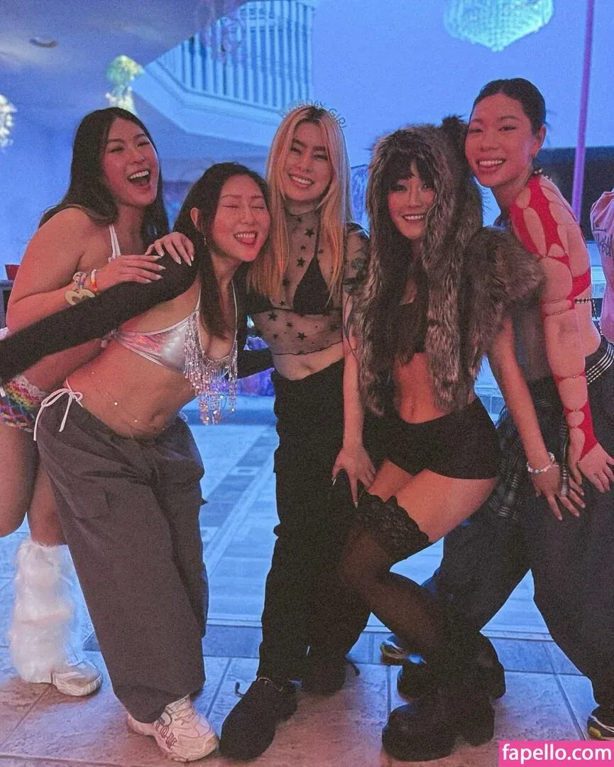 Karen Fukuhara / Kimiko / karenfukuhara Onlyfans Photo Gallery 