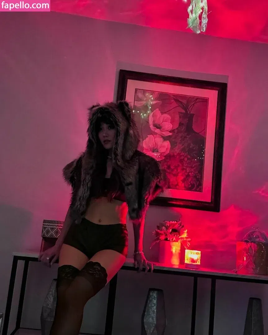 Karen Fukuhara / Kimiko / karenfukuhara Onlyfans Photo Gallery 