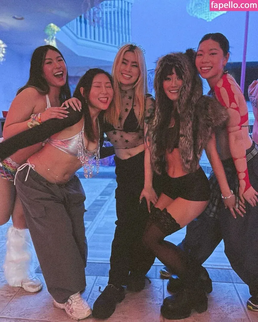 Karen Fukuhara / Kimiko / karenfukuhara Onlyfans Photo Gallery 