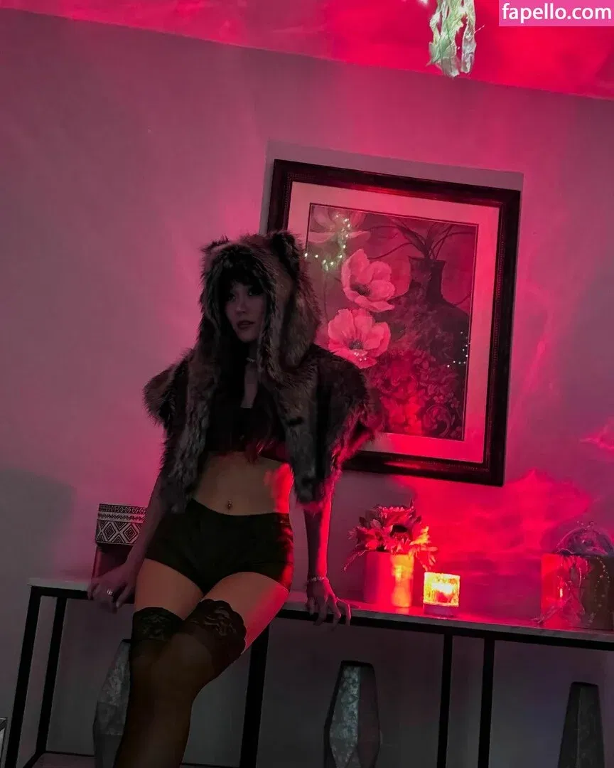 Karen Fukuhara / Kimiko / karenfukuhara Onlyfans Photo Gallery 