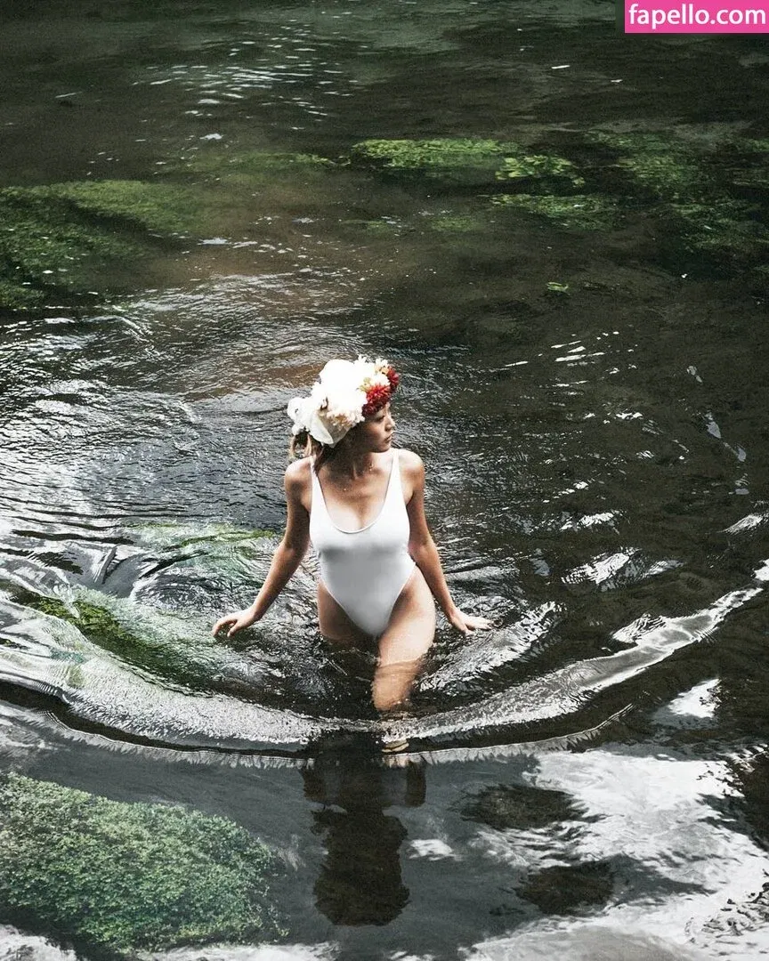 Karen Fukuhara / Kimiko / karenfukuhara Onlyfans Photo Gallery 