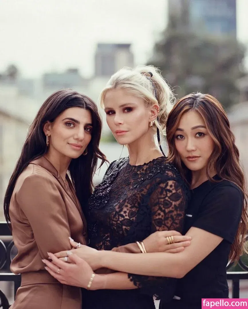 Karen Fukuhara / Kimiko / karenfukuhara Onlyfans Photo Gallery 