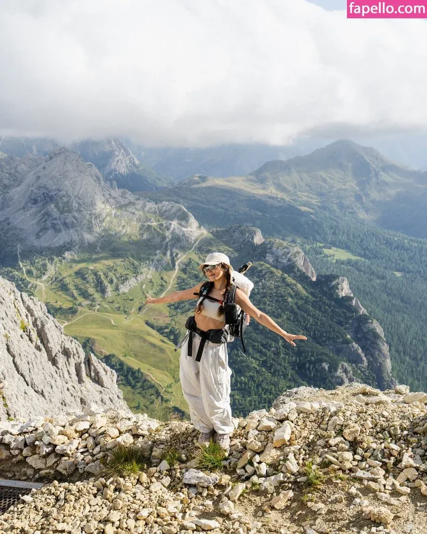 Karen Fukuhara / Kimiko / karenfukuhara Onlyfans Photo Gallery 