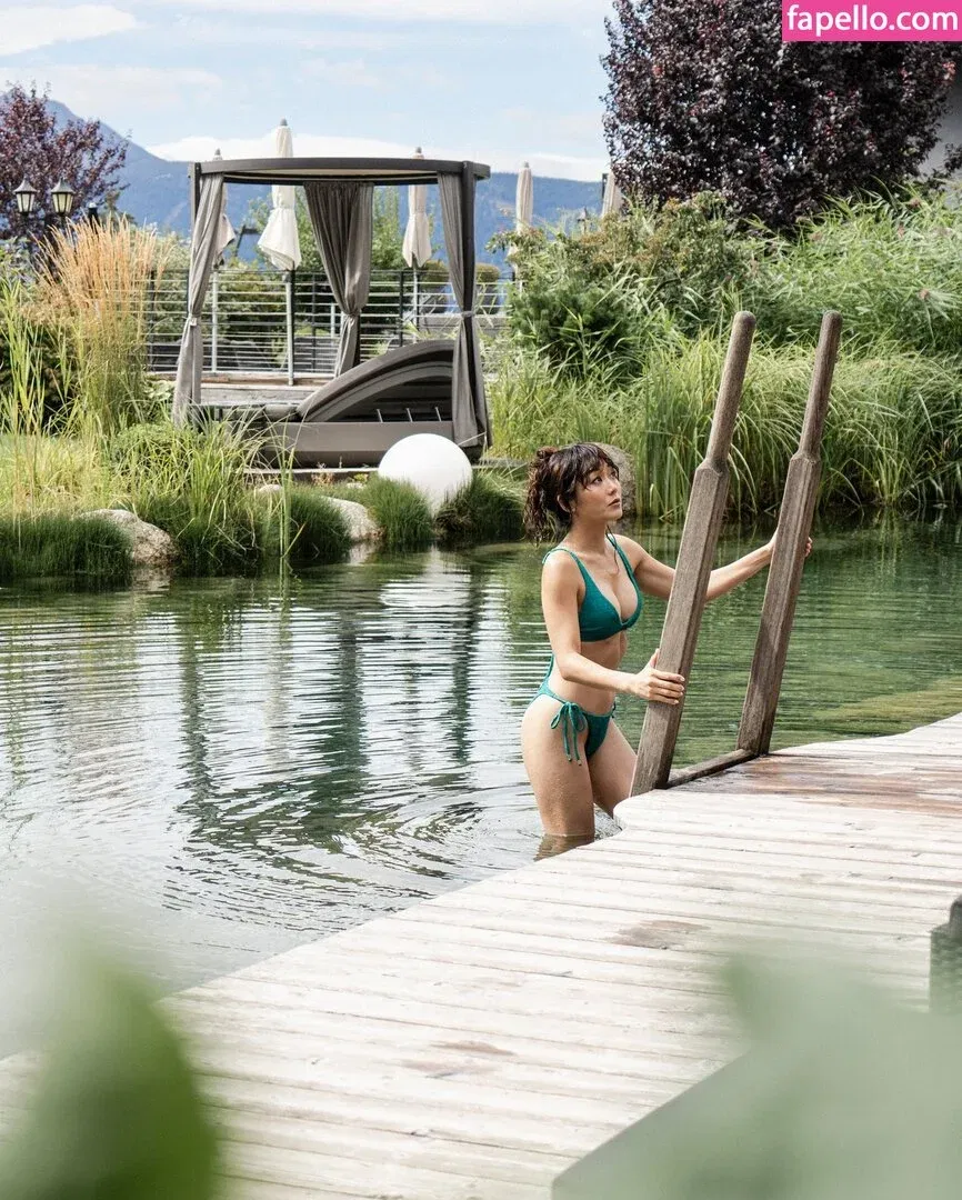 Karen Fukuhara / Kimiko / karenfukuhara Onlyfans Photo Gallery 