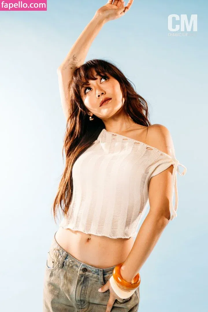 Karen Fukuhara / Kimiko / karenfukuhara Onlyfans Photo Gallery 