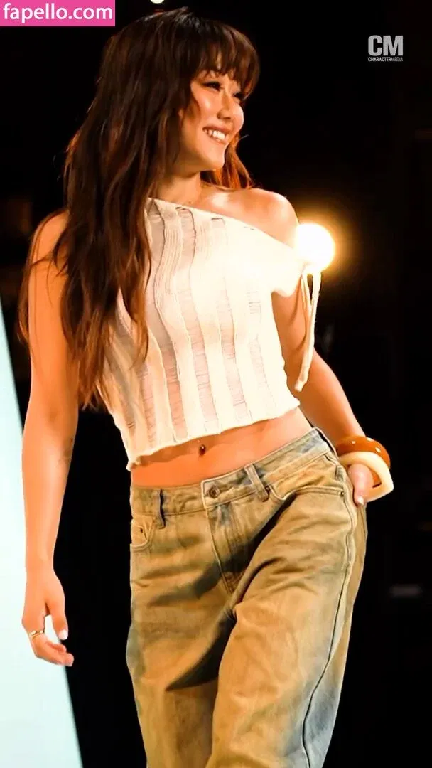 Karen Fukuhara / Kimiko / karenfukuhara Onlyfans Photo Gallery 