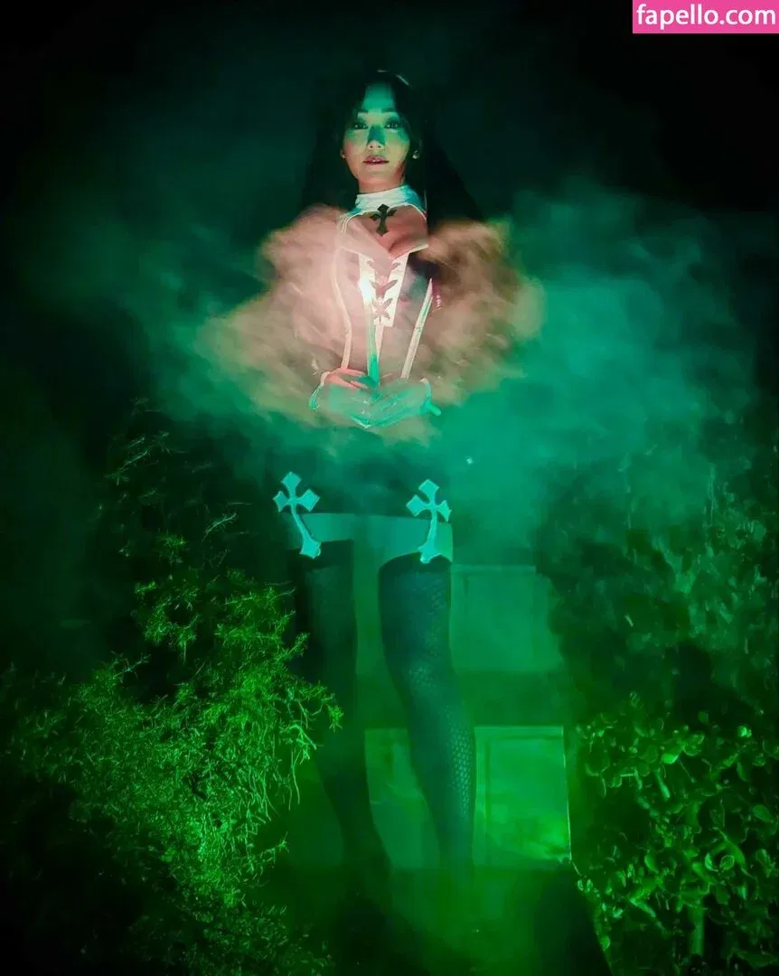 Karen Fukuhara / Kimiko / karenfukuhara Onlyfans Photo Gallery 