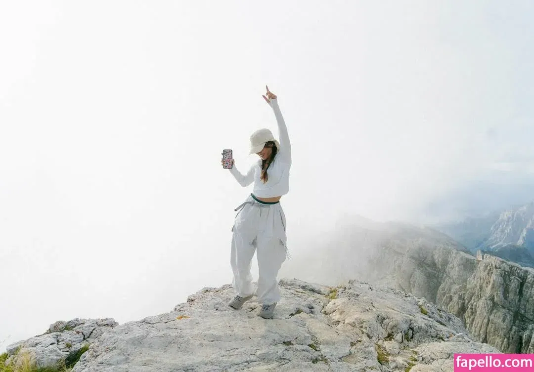 Karen Fukuhara / Kimiko / karenfukuhara Onlyfans Photo Gallery 