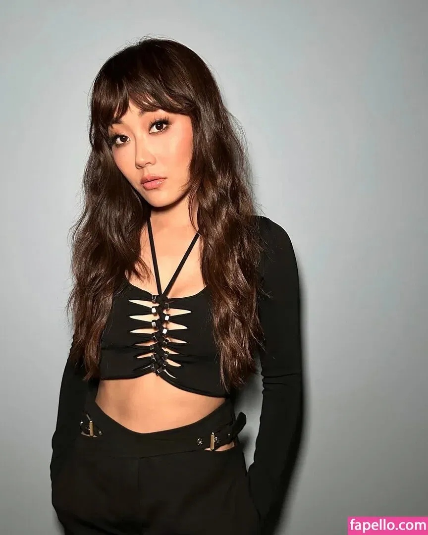 Karen Fukuhara / Kimiko / karenfukuhara Onlyfans Photo Gallery 