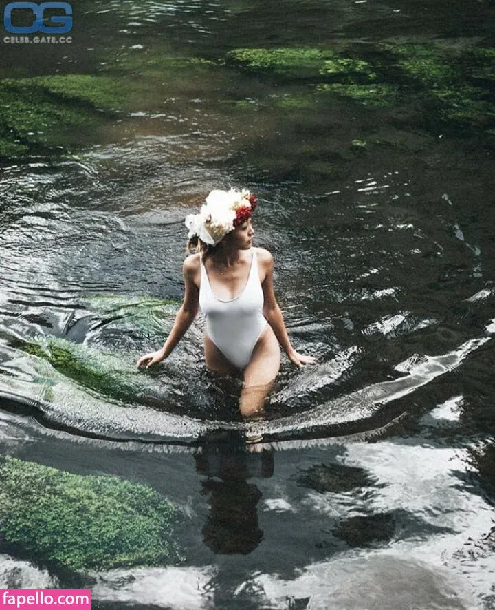 Karen Fukuhara / Kimiko / karenfukuhara Onlyfans Photo Gallery 