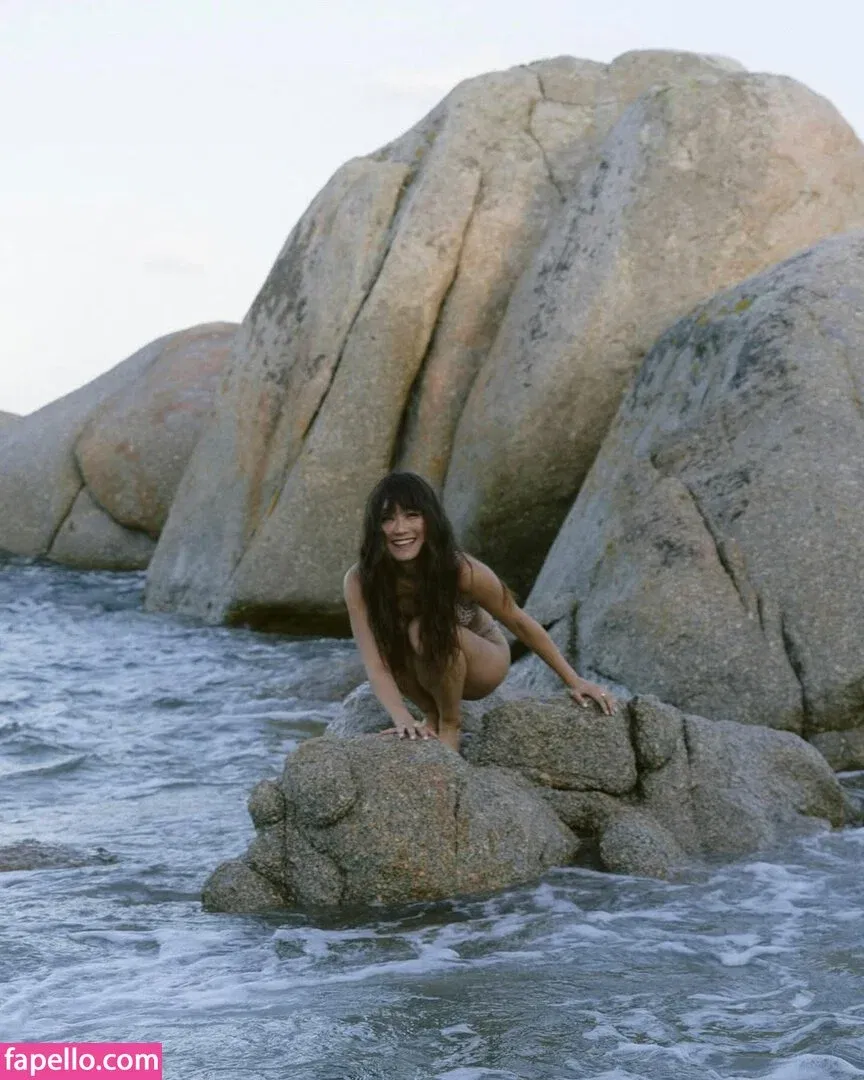 Karen Fukuhara / Kimiko / karenfukuhara Onlyfans Photo Gallery 