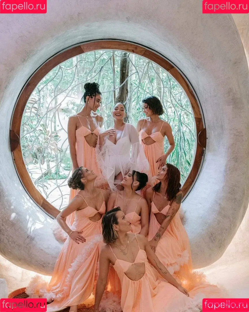 Vanessa Hudgens / VanessaHudgens Onlyfans Photo Gallery 