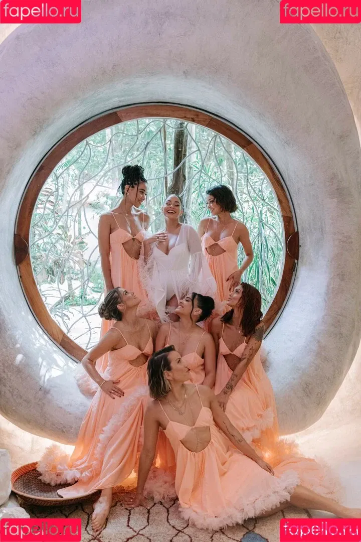 Vanessa Hudgens / VanessaHudgens Onlyfans Photo Gallery 
