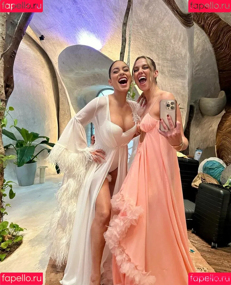 Vanessa Hudgens / VanessaHudgens Onlyfans Photo Gallery 