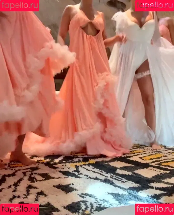 Vanessa Hudgens / VanessaHudgens Onlyfans Photo Gallery 