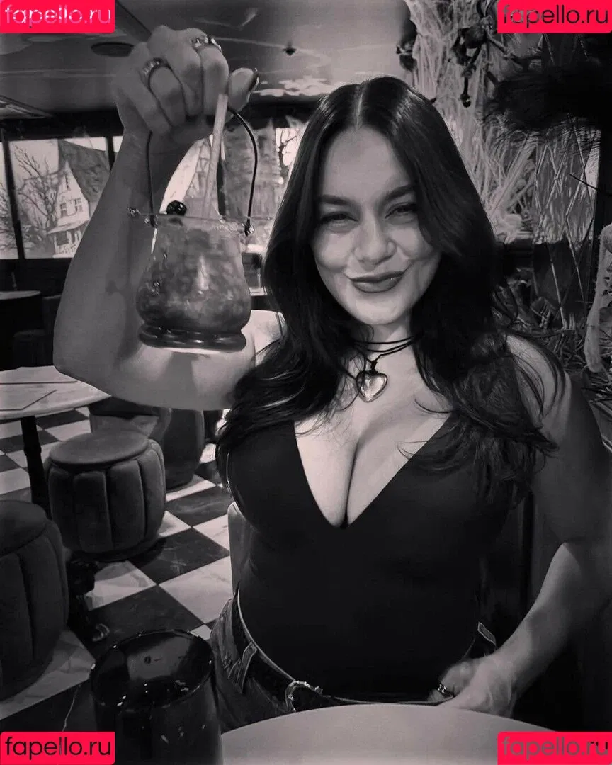 Vanessa Hudgens / VanessaHudgens Onlyfans Photo Gallery 