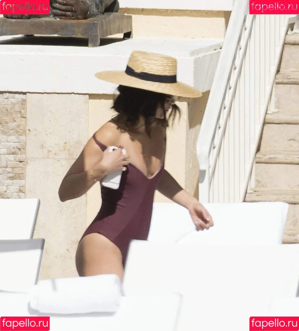 Vanessa Hudgens / VanessaHudgens Onlyfans Photo Gallery 