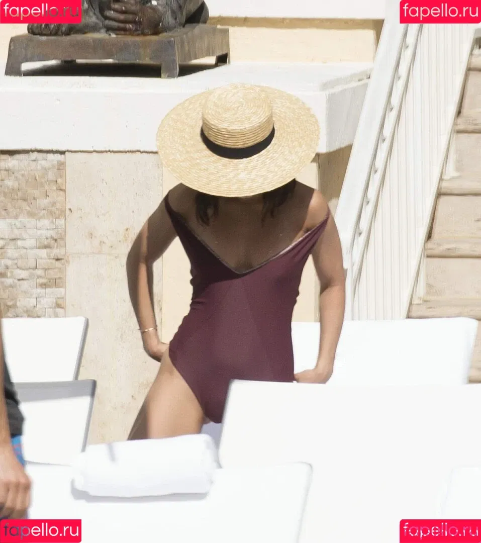 Vanessa Hudgens / VanessaHudgens Onlyfans Photo Gallery 