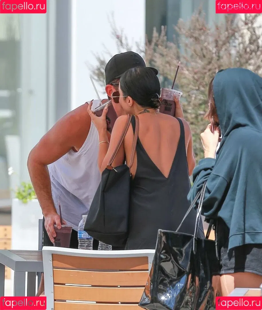 Vanessa Hudgens / VanessaHudgens Onlyfans Photo Gallery 