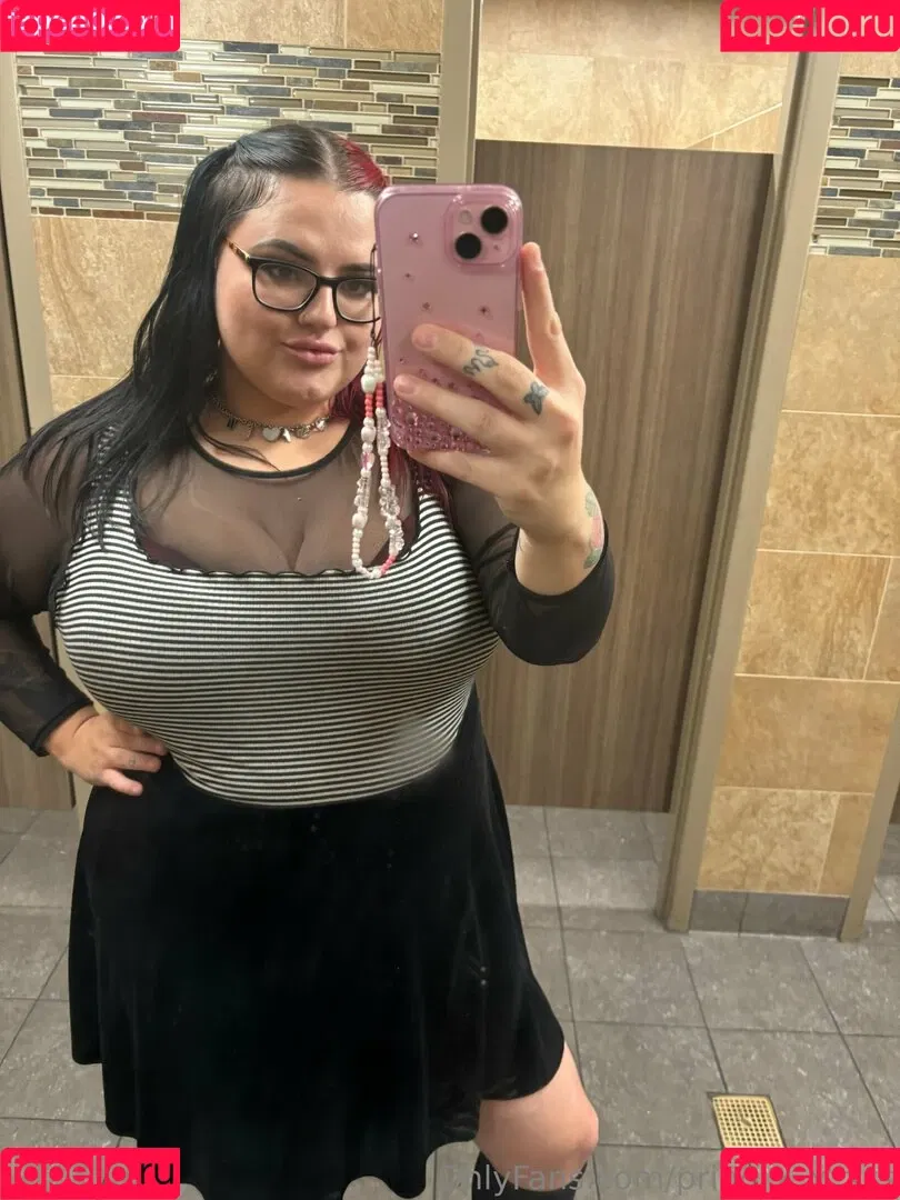 http.princxss / princ_x_x_xss Onlyfans Photo Gallery 