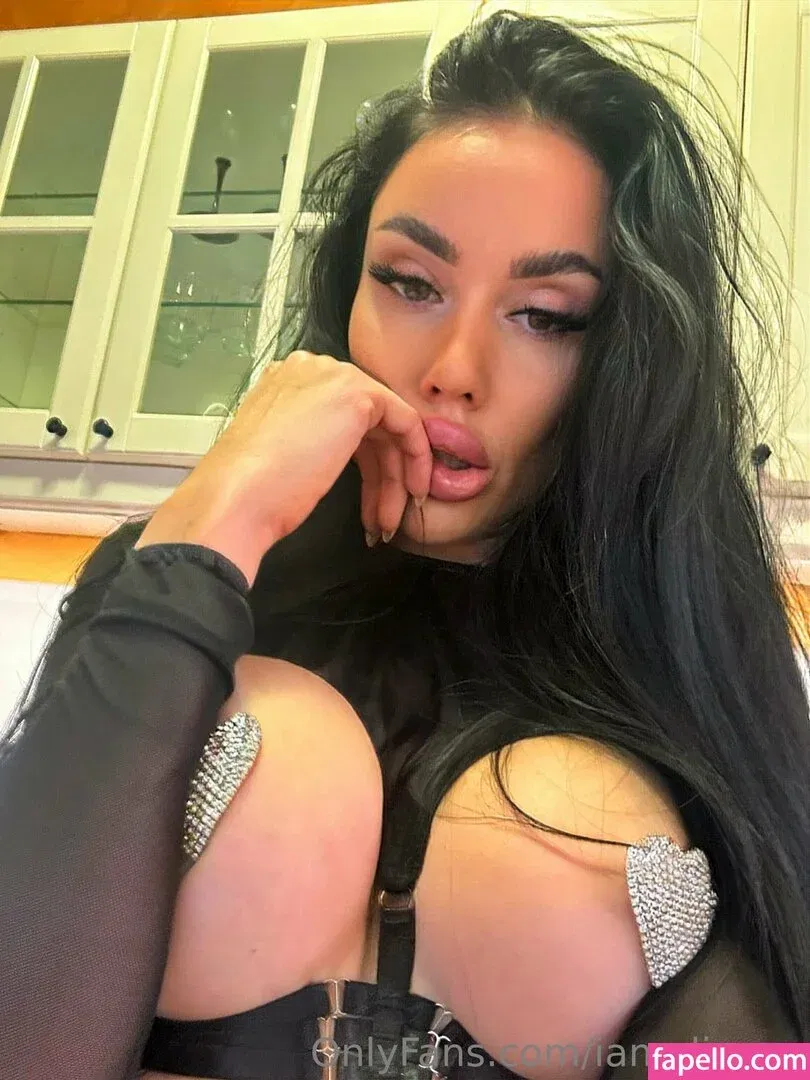 alinaboobs / alinaboz Onlyfans Photo Gallery 