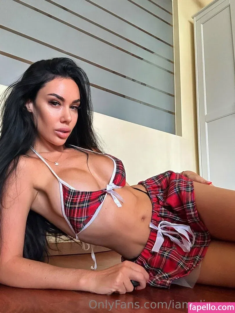 alinaboobs / alinaboz Onlyfans Photo Gallery 