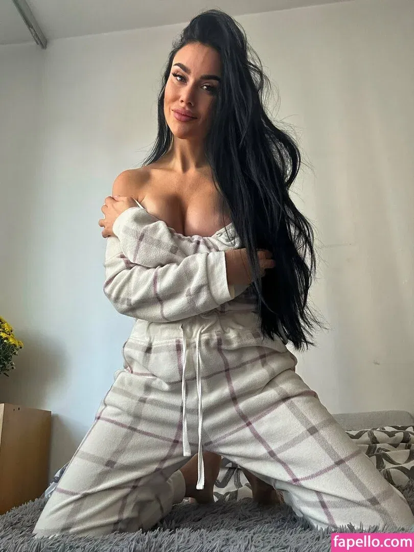 alinaboobs / alinaboz Onlyfans Photo Gallery 