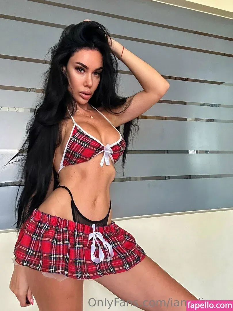 alinaboobs / alinaboz Onlyfans Photo Gallery 