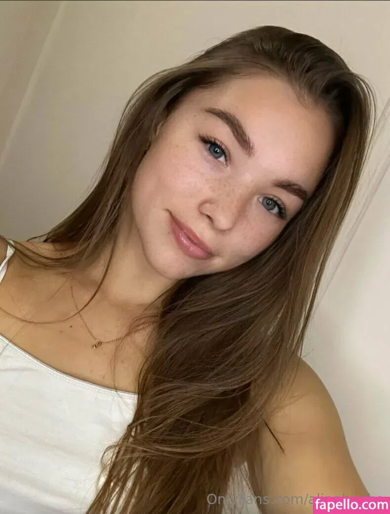 alinaboobs / alinaboz Onlyfans Photo Gallery 