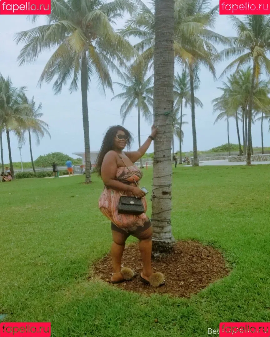 beverlyblue3x / beverlyblueofficial Onlyfans Photo Gallery 