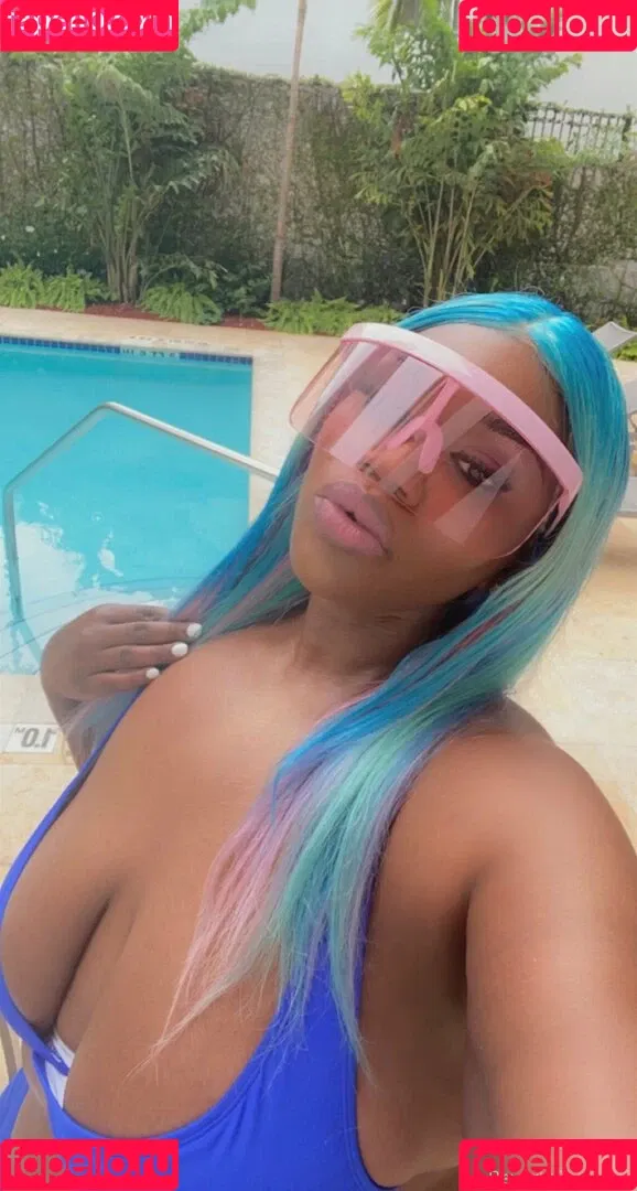 beverlyblue3x / beverlyblueofficial Onlyfans Photo Gallery 